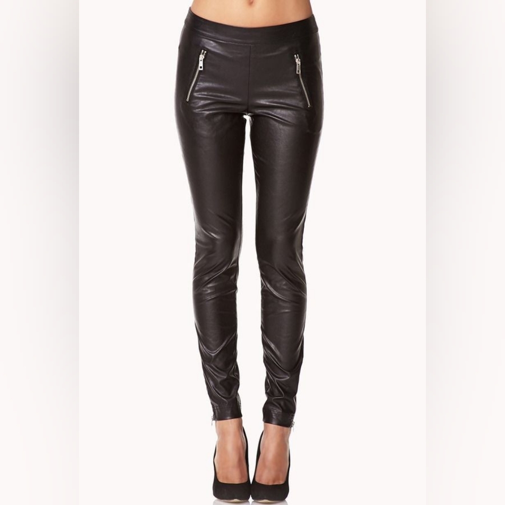 Forever 21 Exclusive Vintage Black Faux Leather Skinny Pants Size Small 🐈